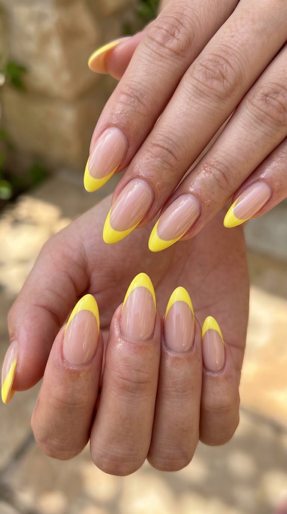 Yellow French Tips-Fille vibe