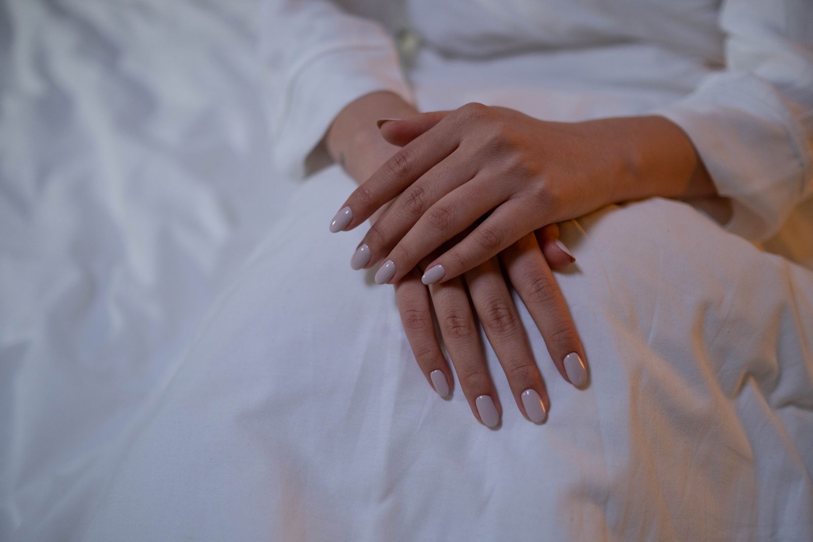 Caramel swirl nails over a warm nude base — cozy November nail design